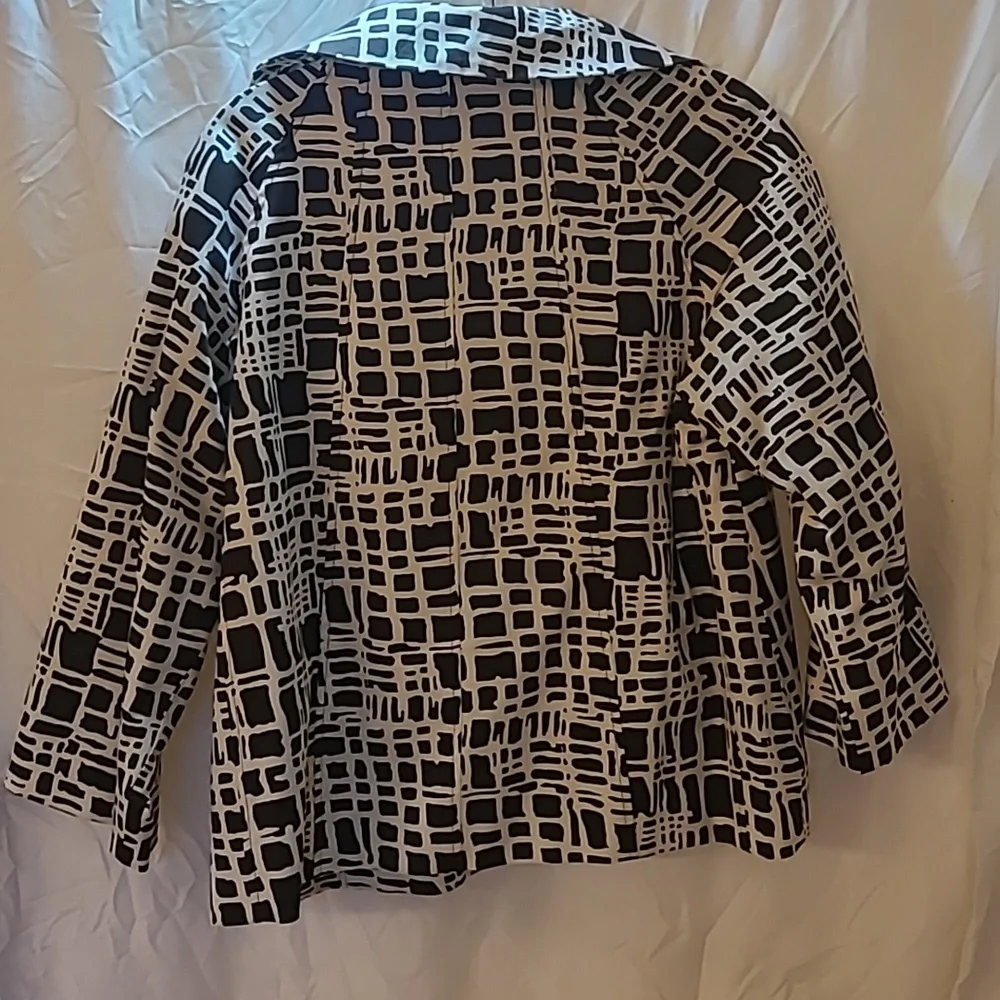 Blazer - Picture 4 of 4